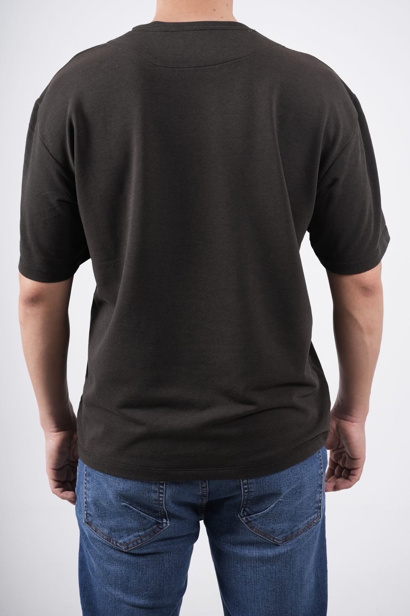 Camiseta negra con estampado para hombre