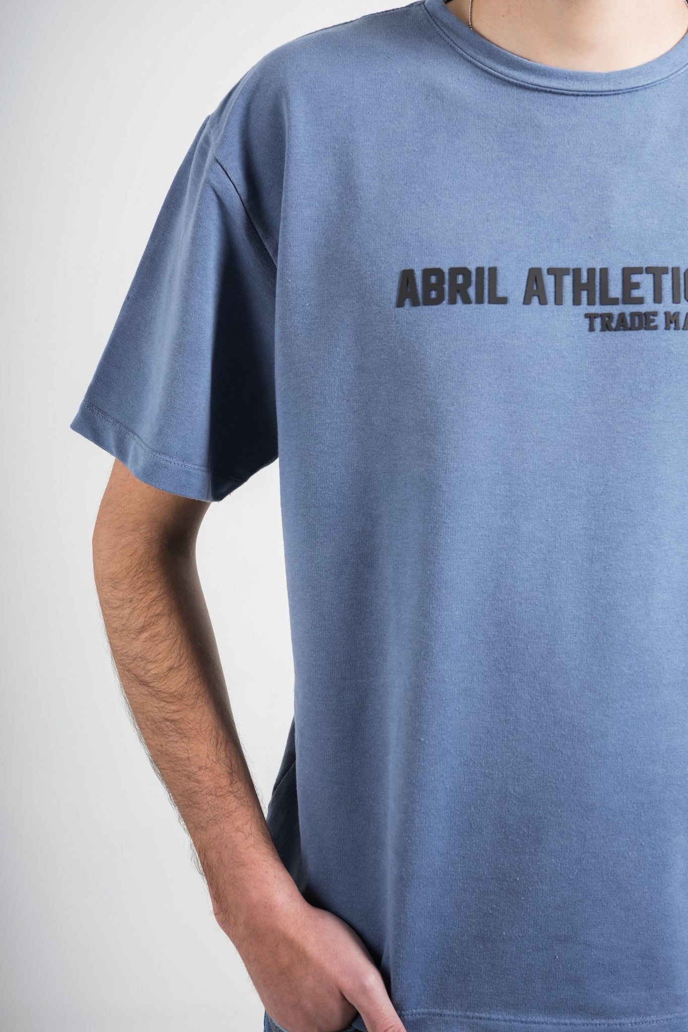 Camiseta azul con estampado para hombre