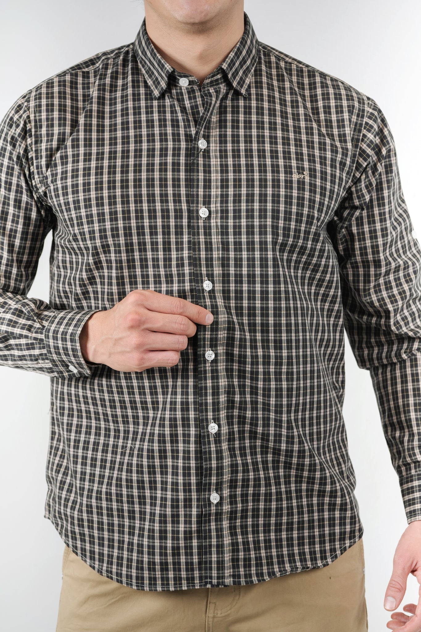 Camisa a cuadros negra y beige para hombre