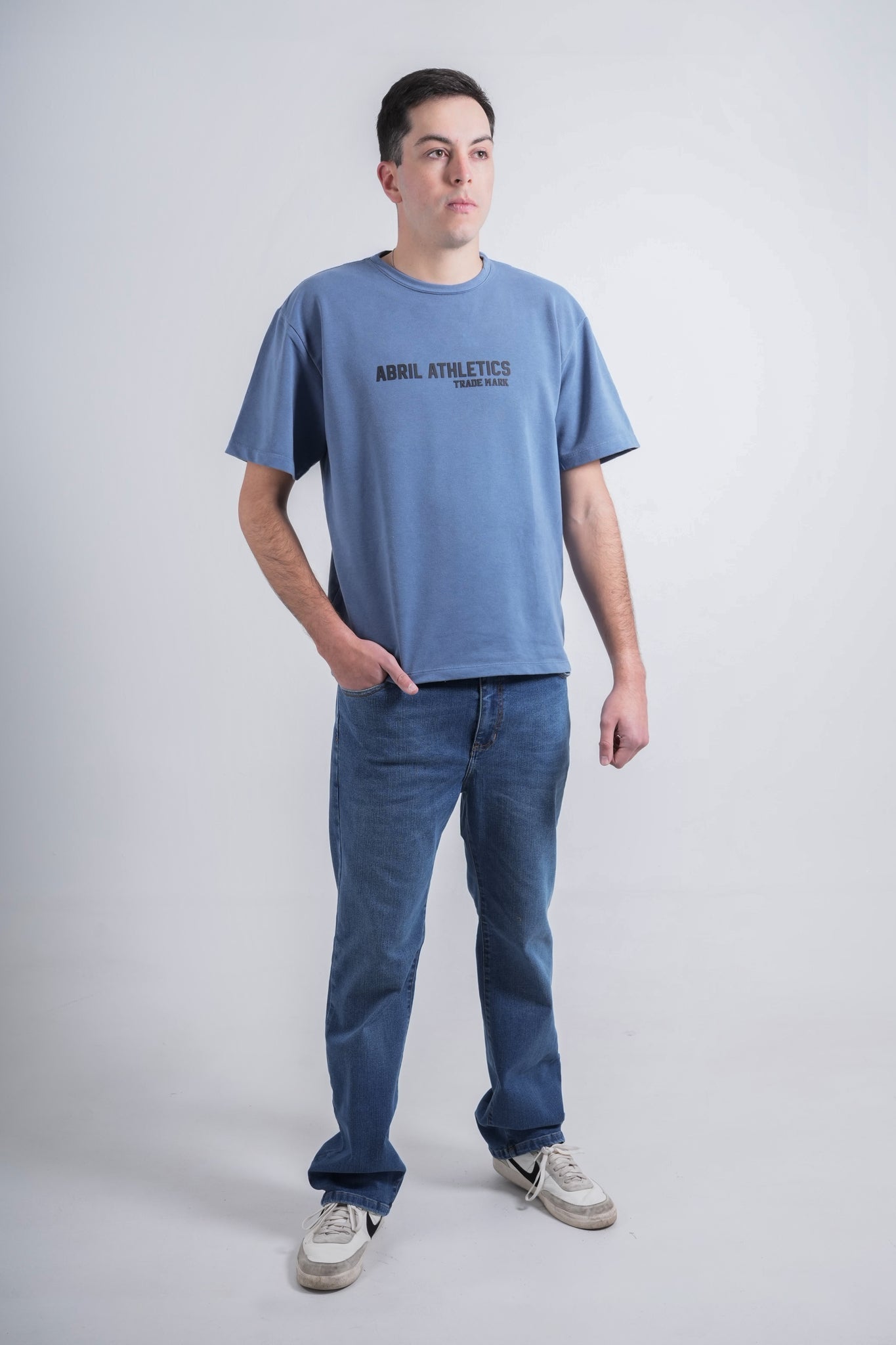 Camiseta azul con estampado para hombre