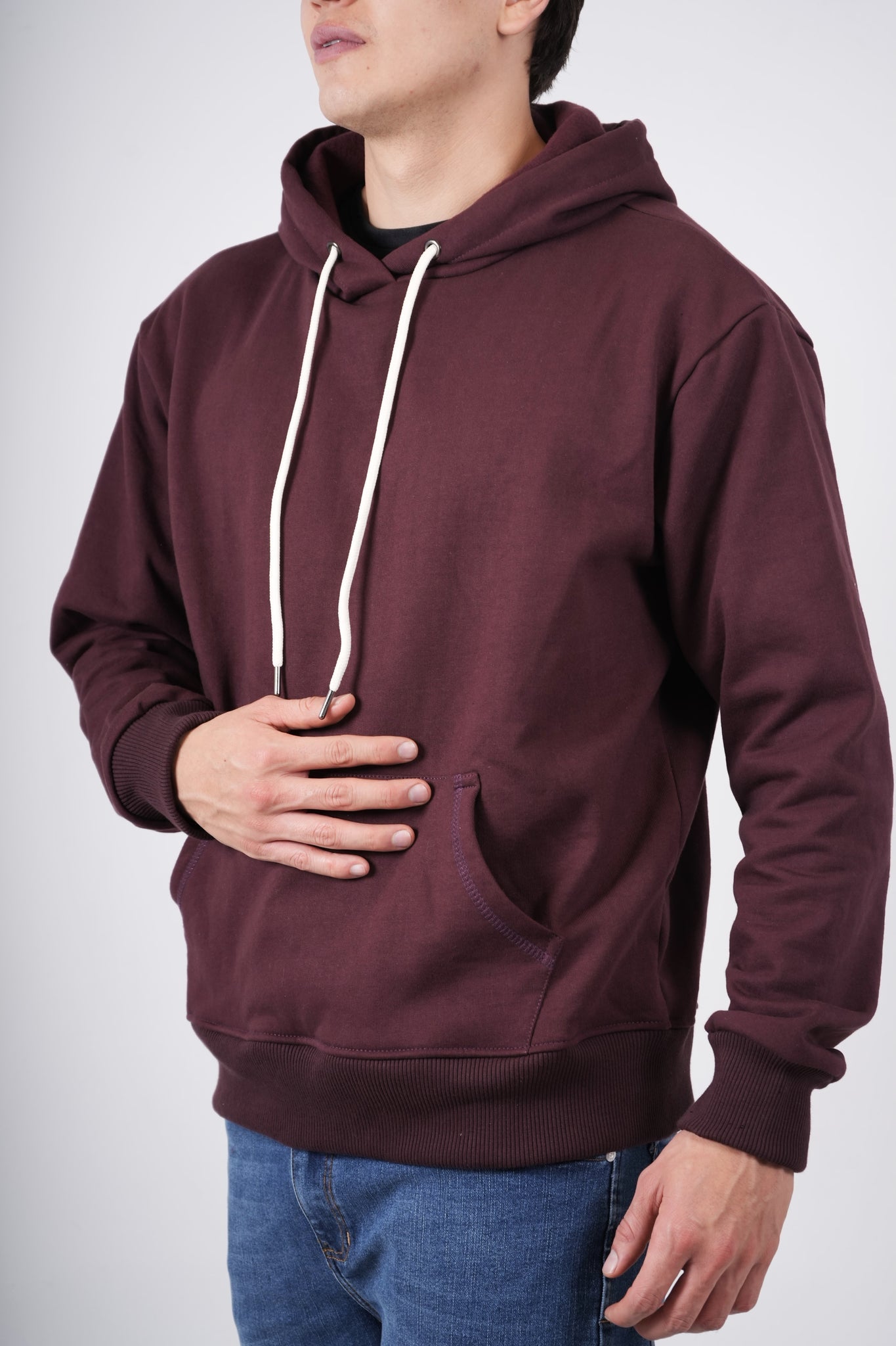 Buzo vinotinto con capota línea esencial