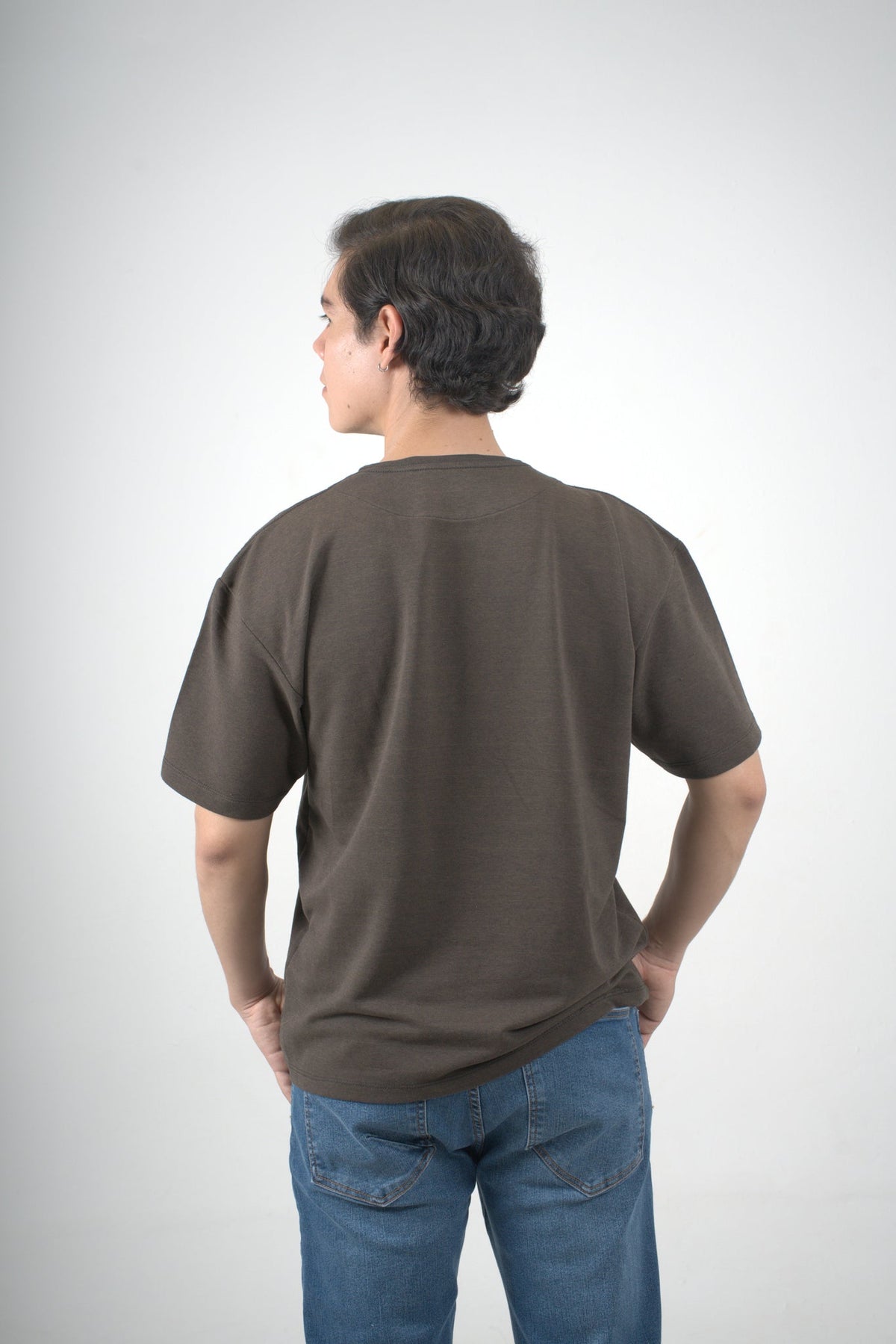 Camiseta café oversize para hombre