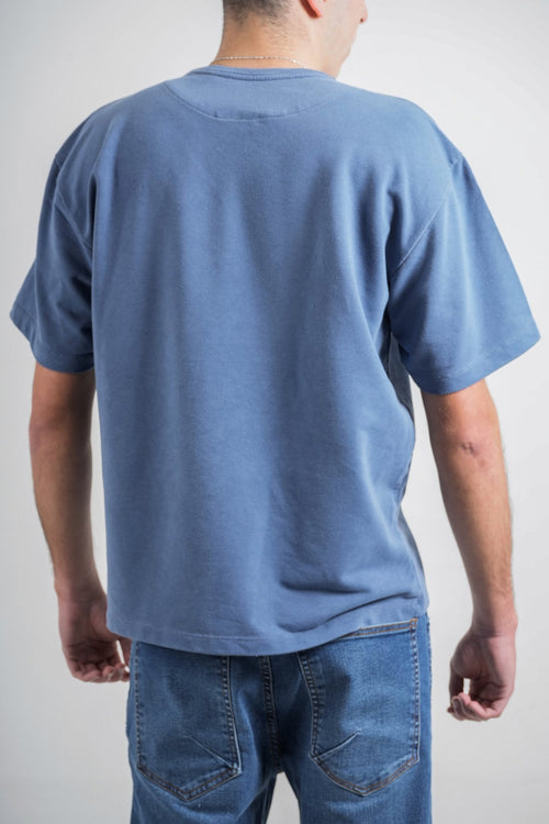 Camiseta azul con estampado para hombre