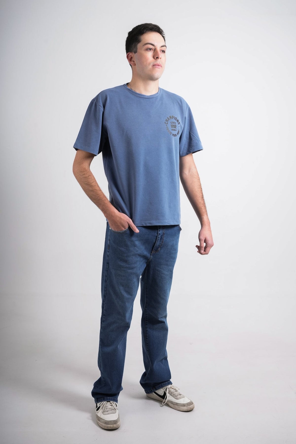 Camiseta azul con estampado para hombre