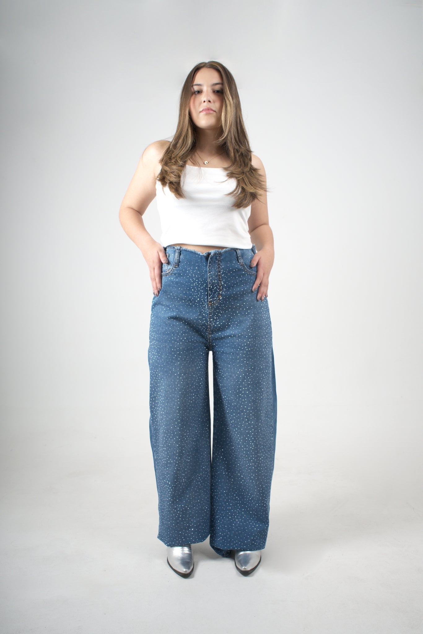 Blusa blanca sin mangas para mujer