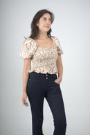 Blusa de flores beige para mujer
