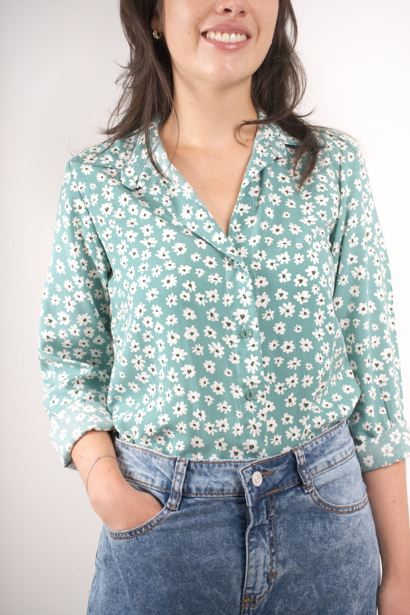 Blusa verde con estampado floral para mujer