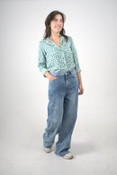 Blusa verde con estampado floral para mujer