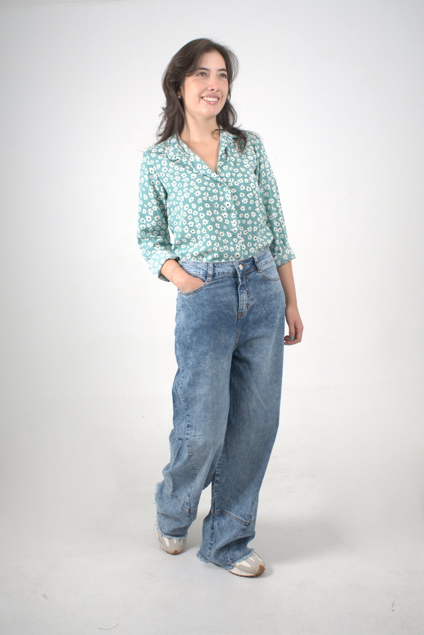 Blusa verde con estampado floral para mujer