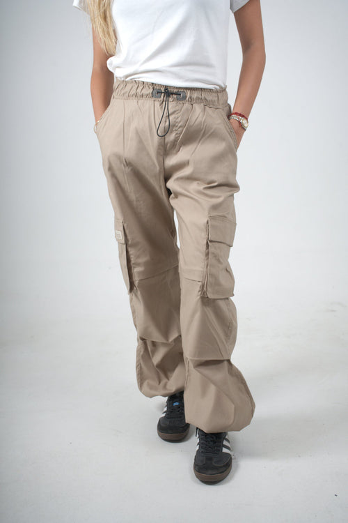 Pantalón cargo beige para mujer