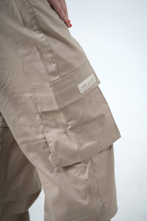 Pantalón cargo beige para mujer