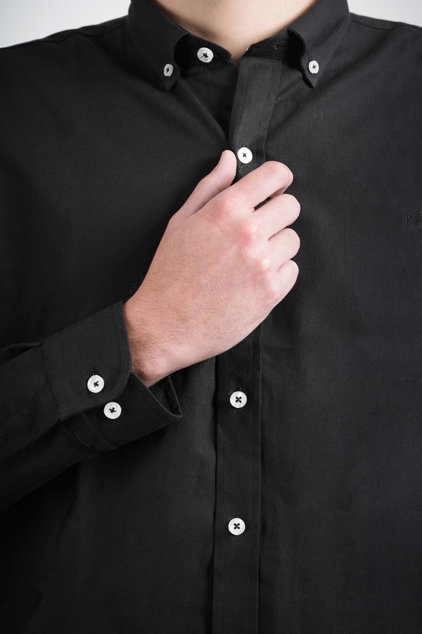 Camisa negra para hombre