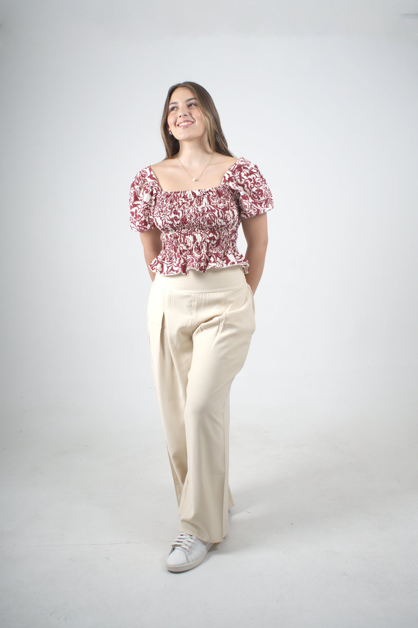 Blusa de flores rojas para mujer