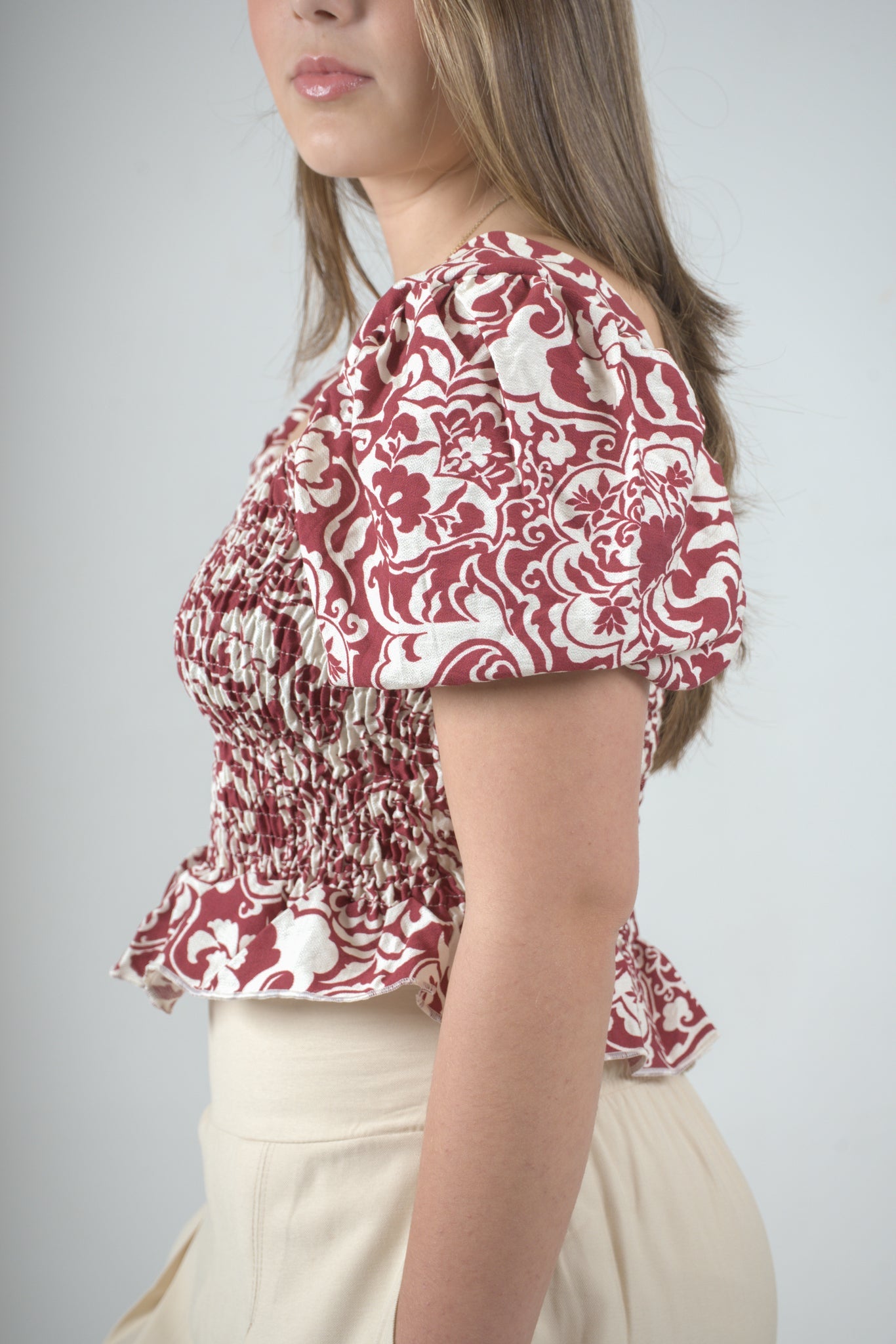 Blusa de flores rojas para mujer
