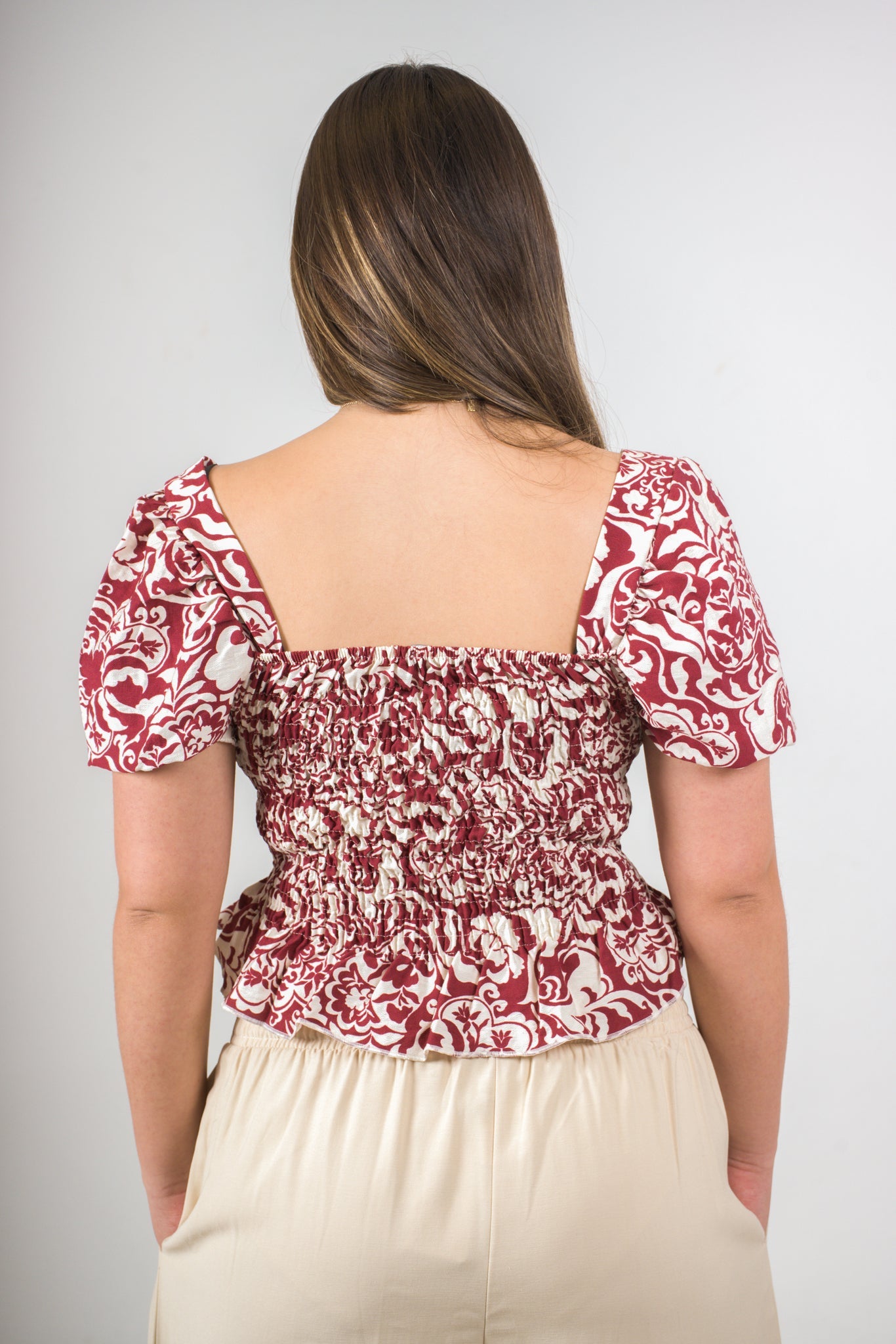 Blusa de flores rojas para mujer