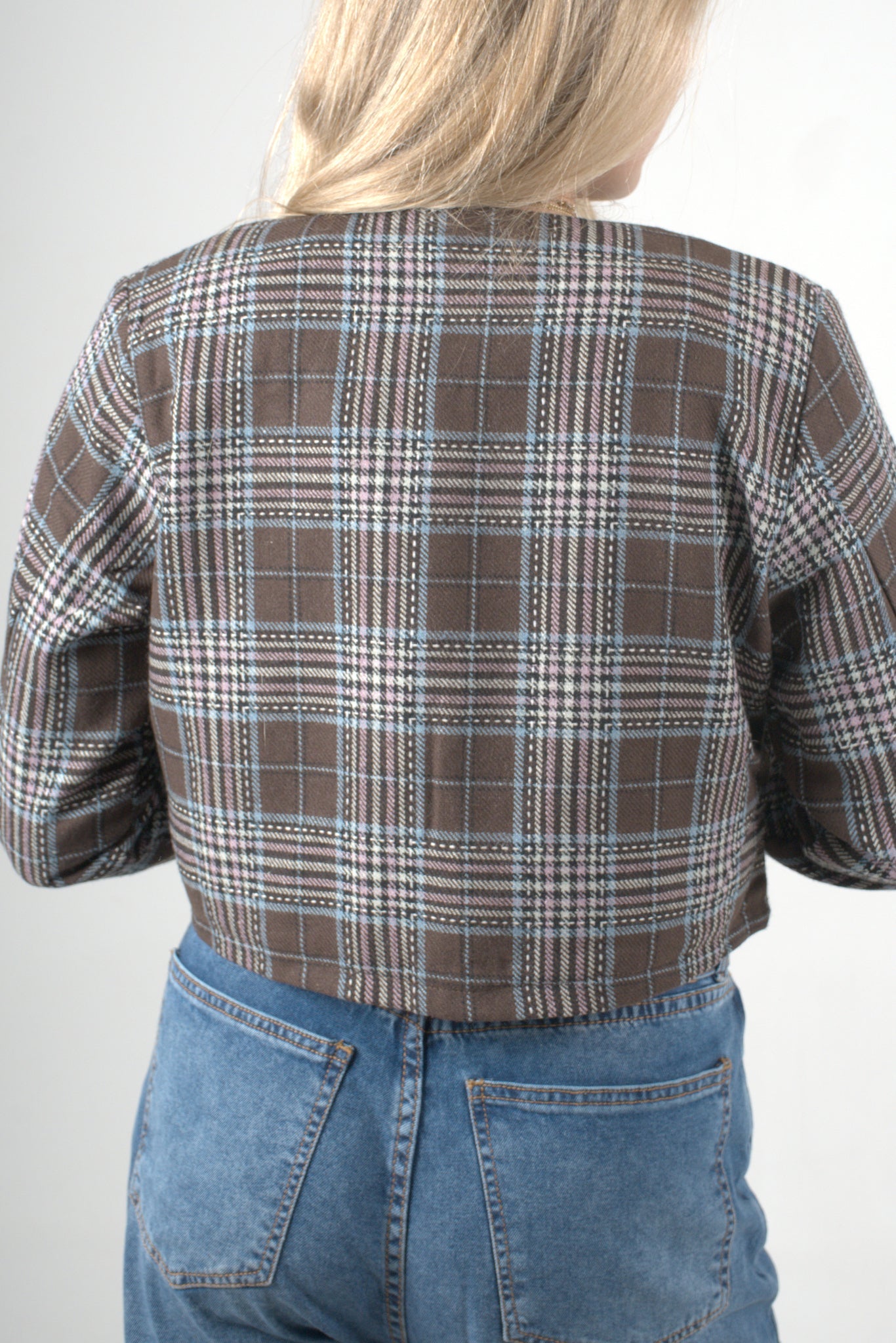 Blazer de cuadros café para mujer