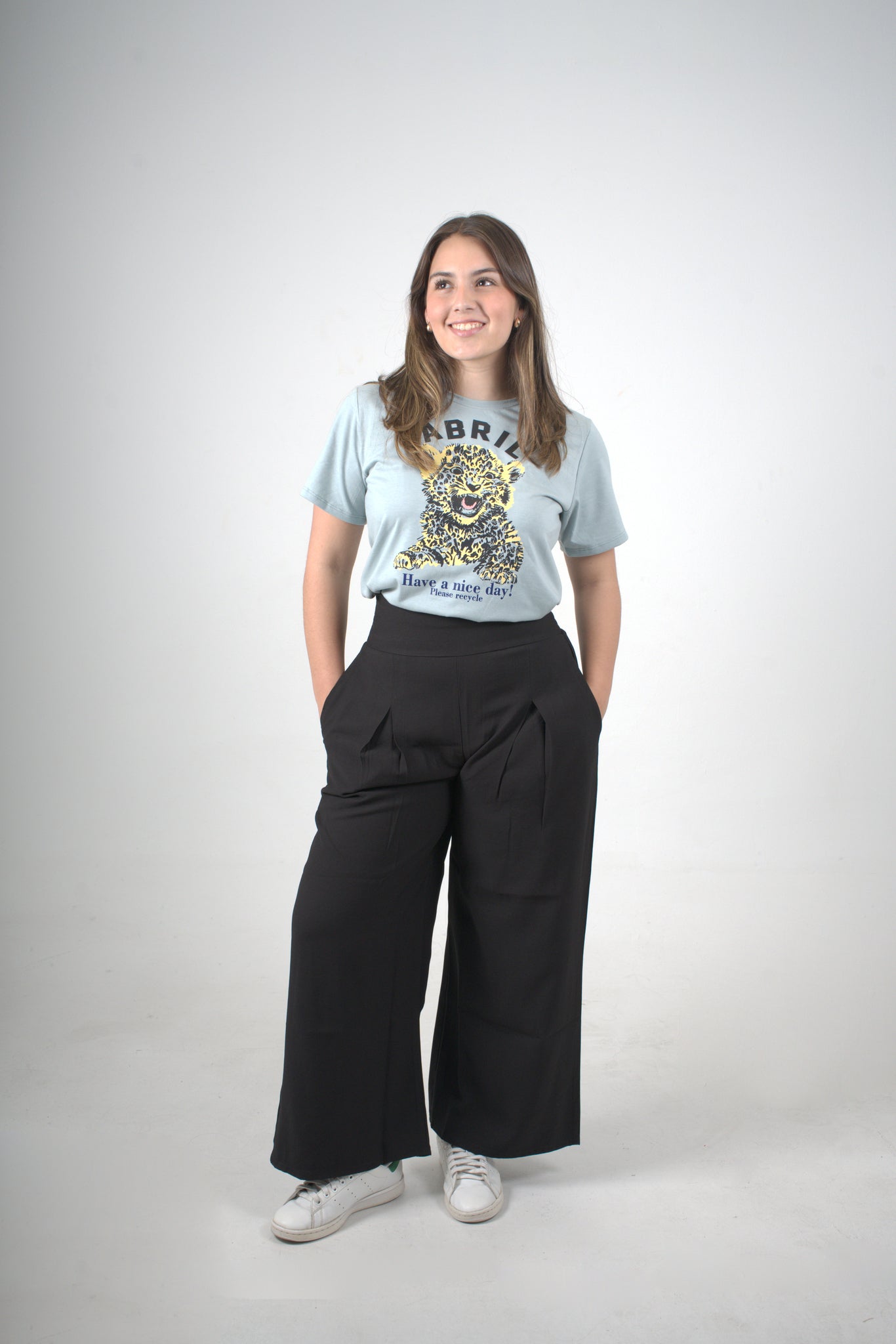 Camiseta verde claro con estampado tigre