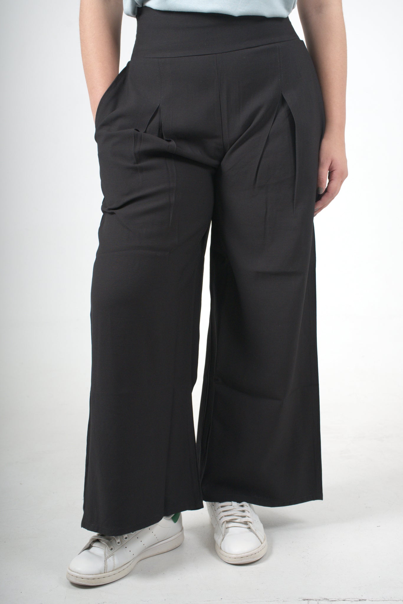Pantalón negro bota ancha para mujer