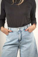 Bermuda en denim tono claro para mujer