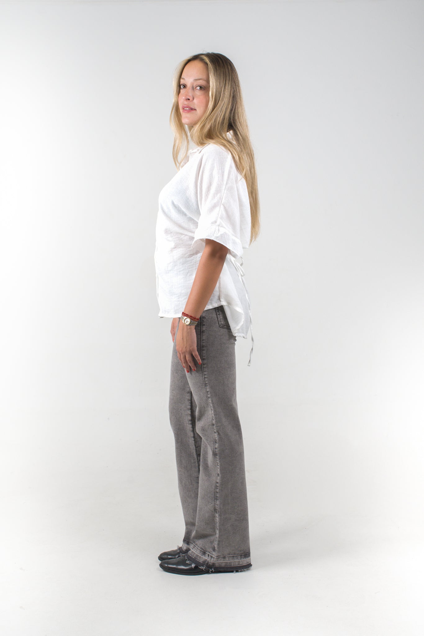 Blusa blanca de corte suelto para mujer
