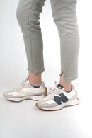 Pantalón verde oliva con estilo atemporal