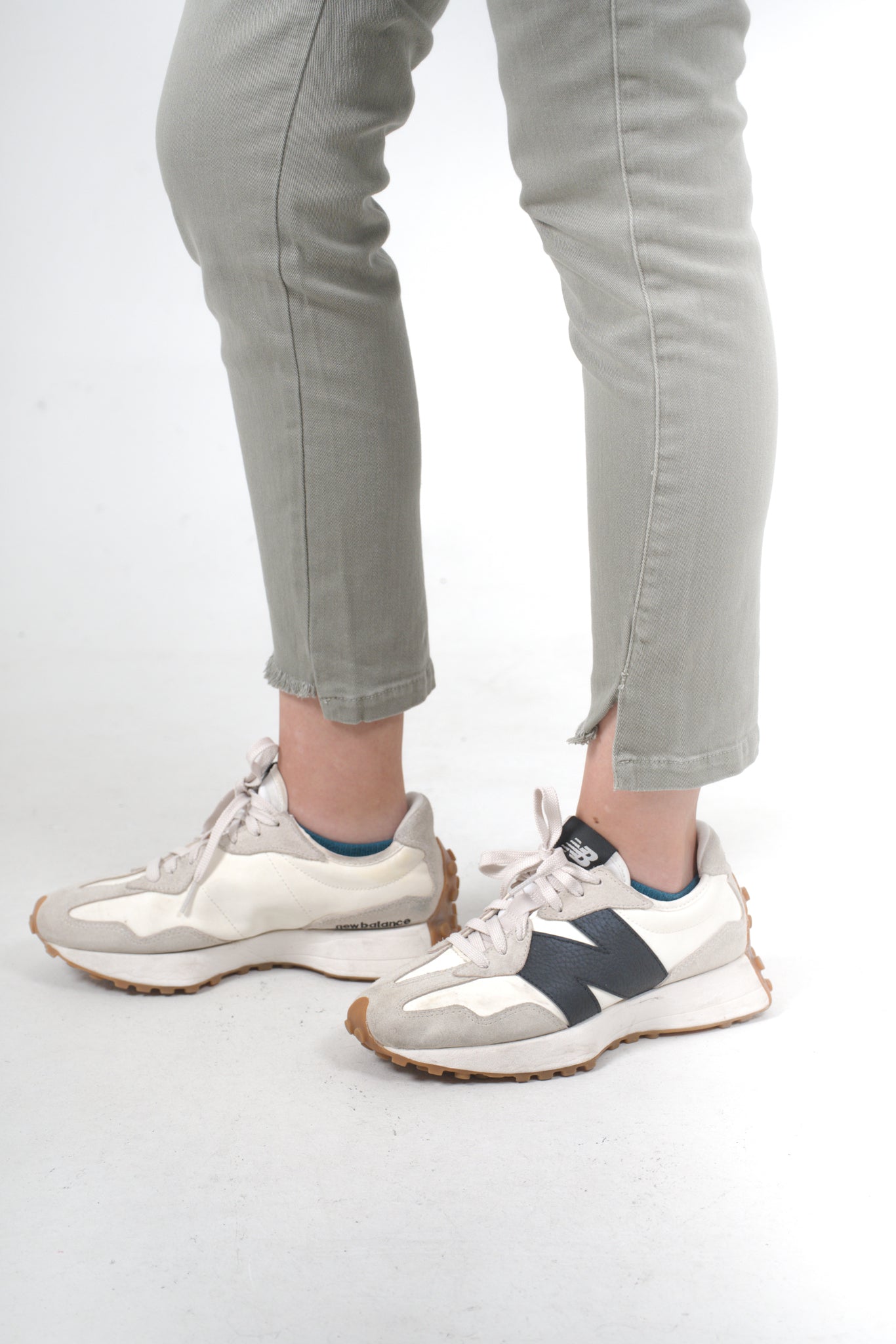 Pantalón verde oliva con estilo atemporal