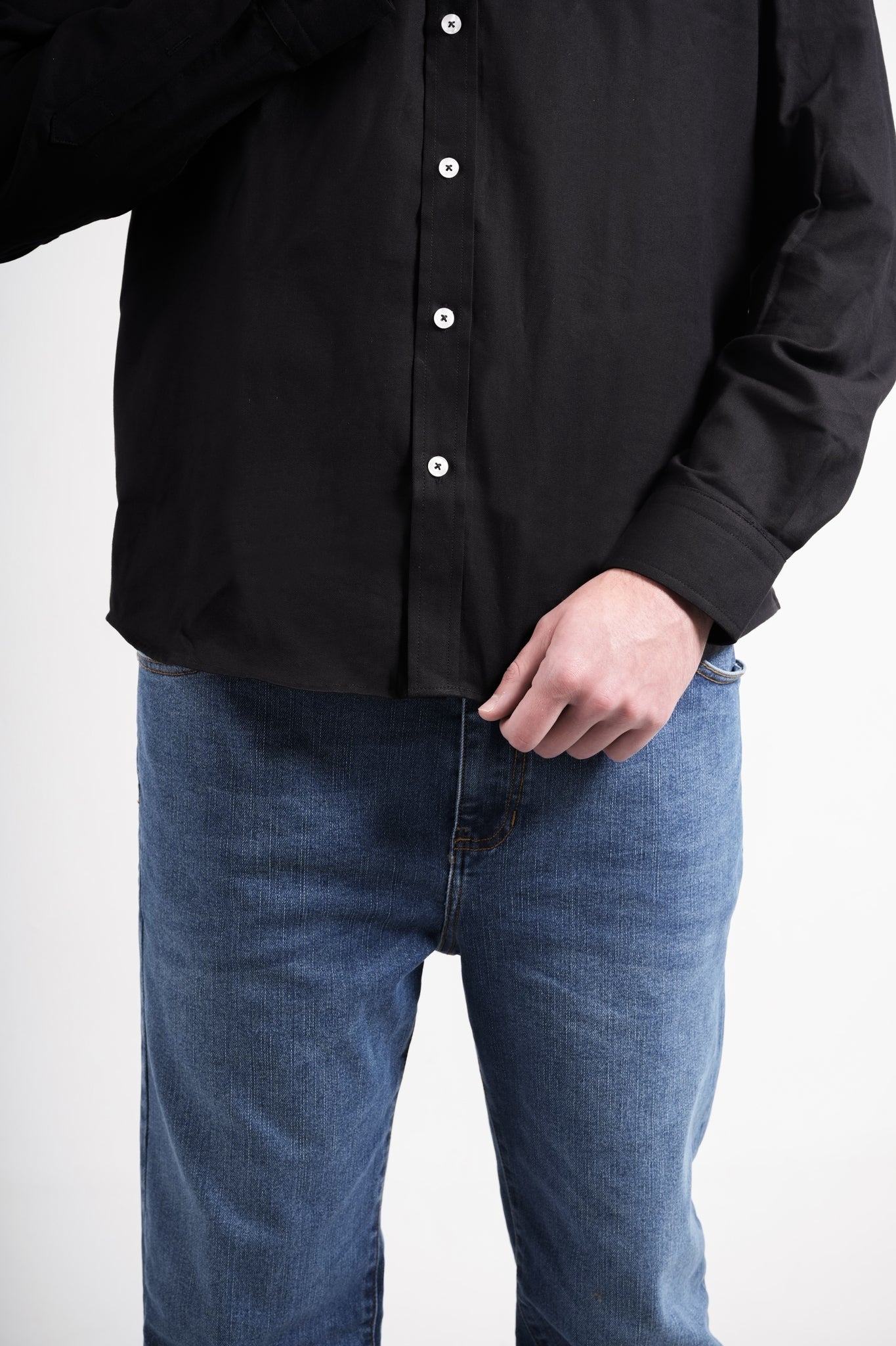 Camisa negra para hombre