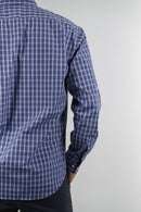 Camisa a cuadros azul y blanco para hombre