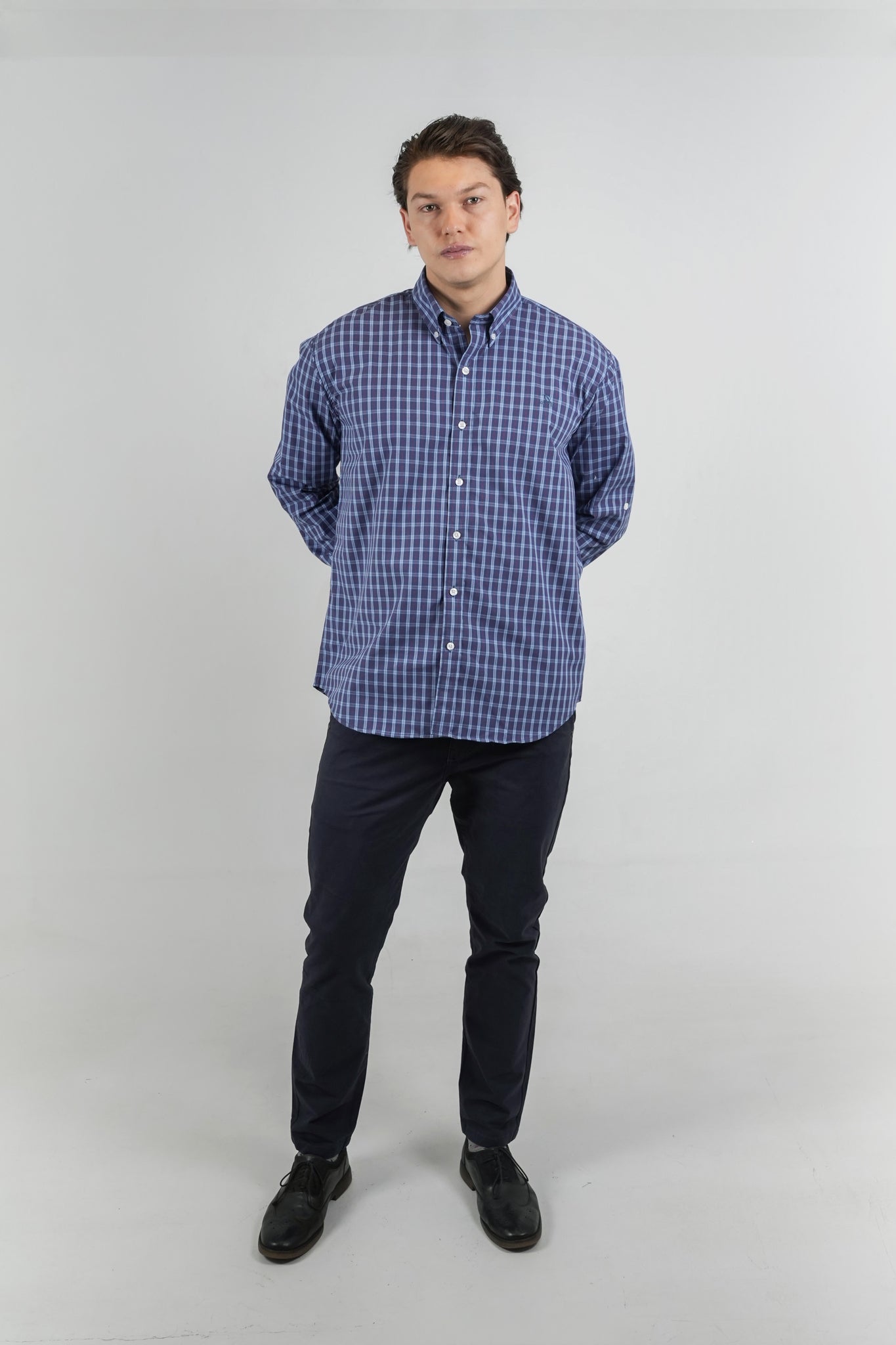 Camisa a cuadros azul y blanco para hombre