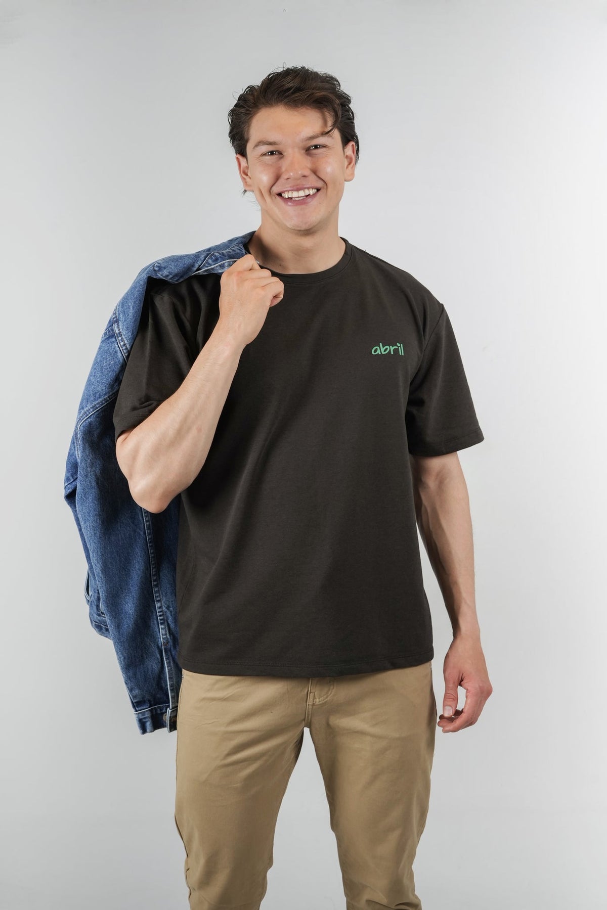 Camiseta negra con estampado para hombre