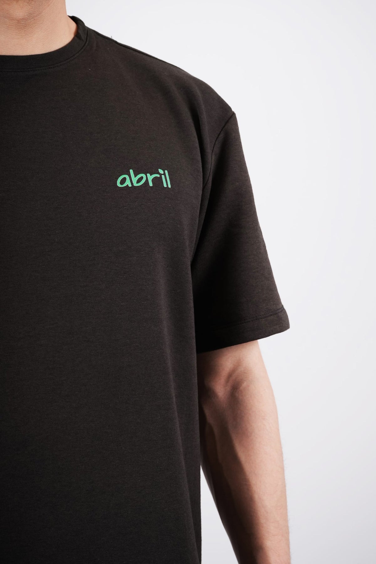 Camiseta negra con estampado para hombre