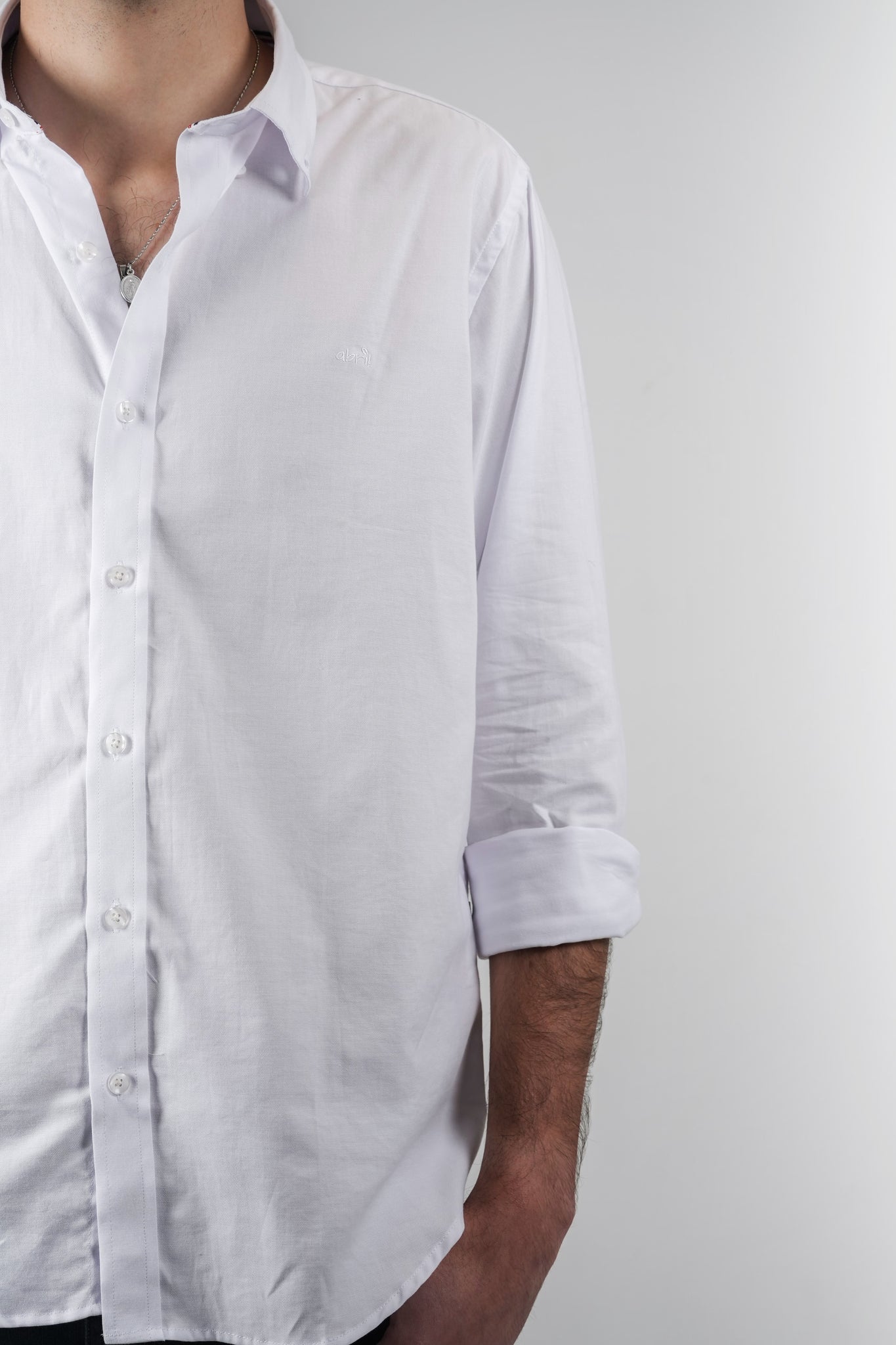 Camisa blanca para hombre